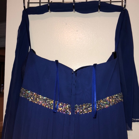 Dress - Picture 3 of 4